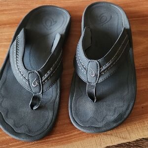 OluKai Black Flip-Flops